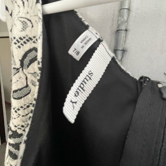 Ladies sleeveless dress in black and grey and cream - Picture 3 of 3